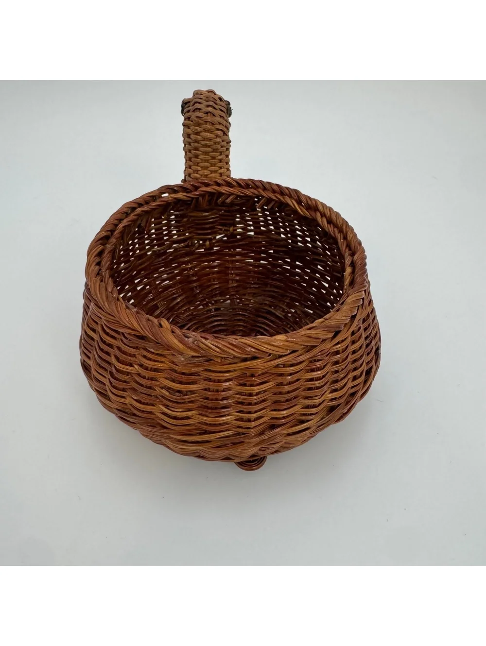 Vintage Woven Wicker Turtle Basket Folk Art English Cottage Decor